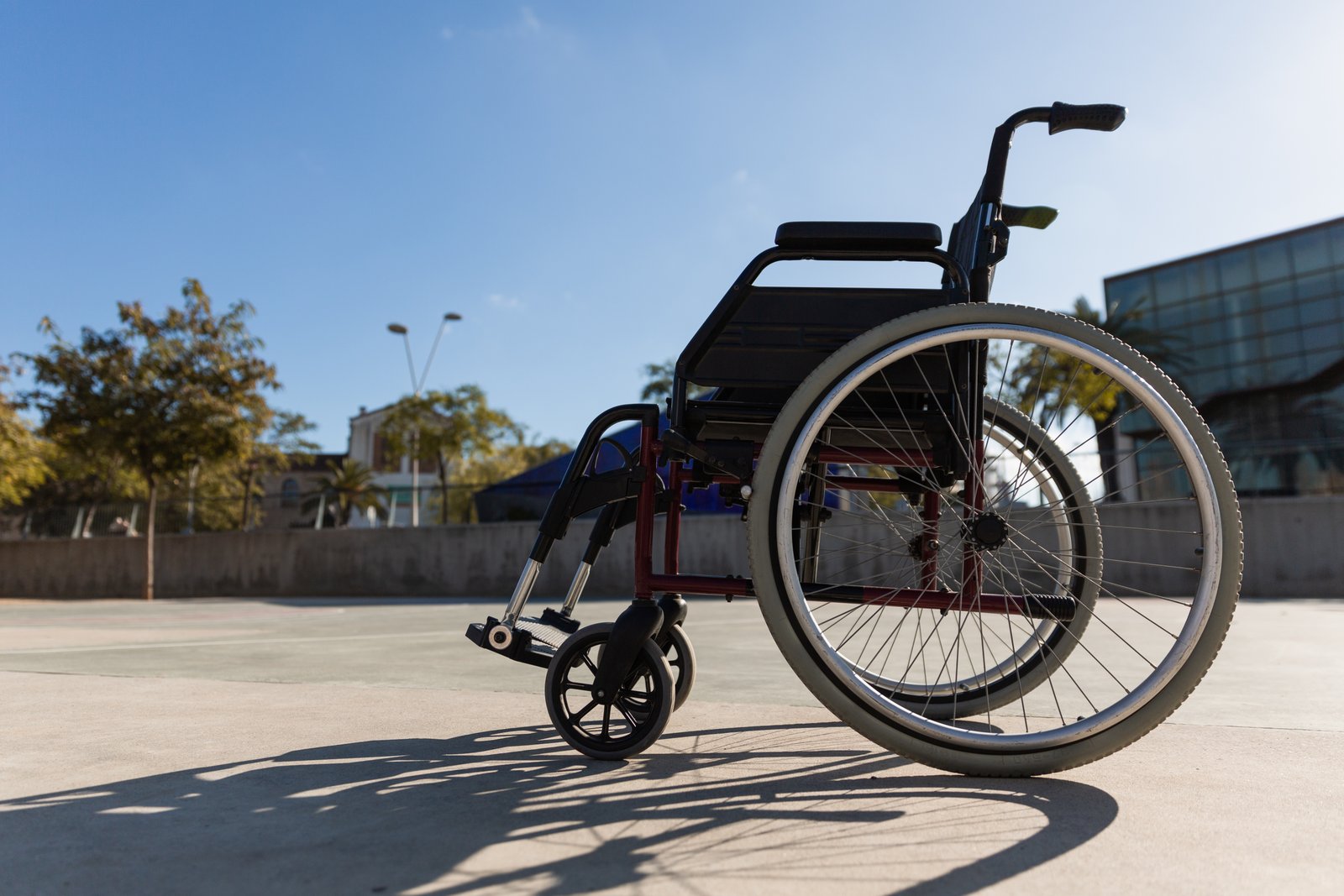 Cómo elegir una silla de ruedas por peso, ancho del asiento y uso diario